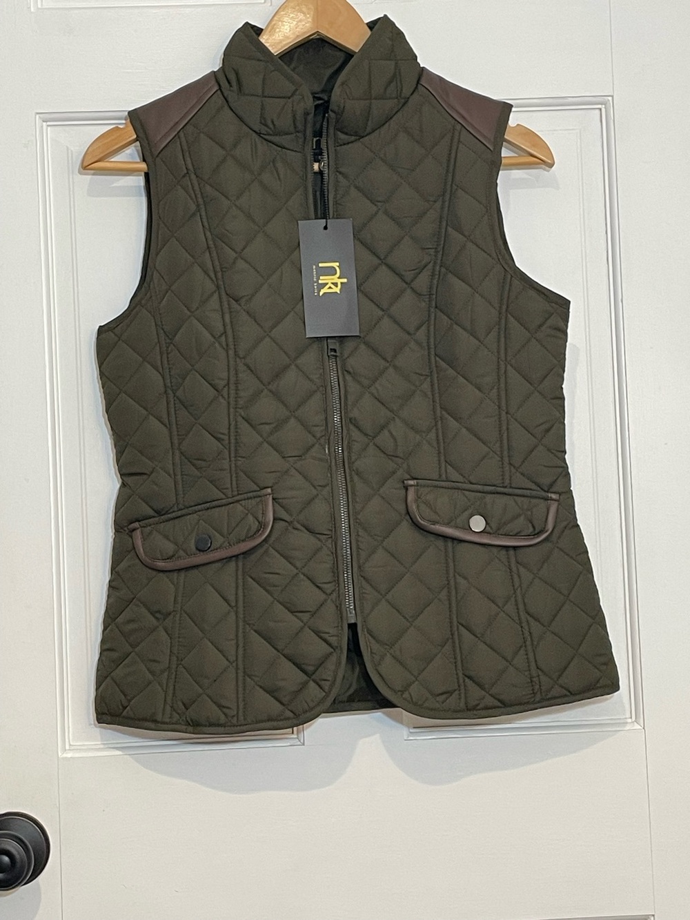 Metric Knits Women’s Small Quilted Vest Olive Green Brown Trim NWT Equestrian